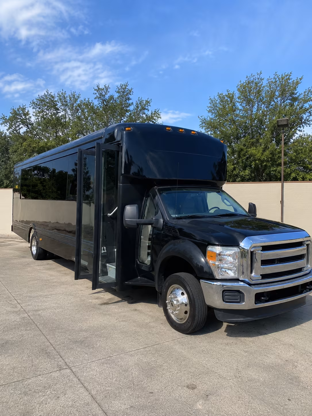 henderson 20 passenger party bus